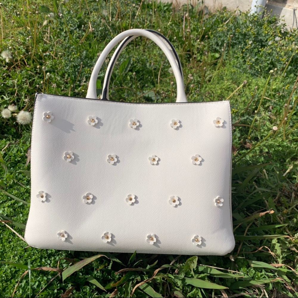 Beautiful White Daisy Tote